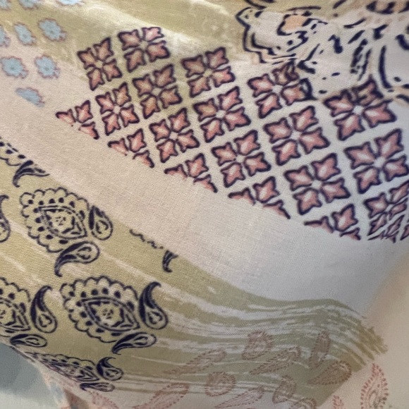 Hummingbird brand thermal with tie front printed sleeve top in size medium. - Picture 7 of 8